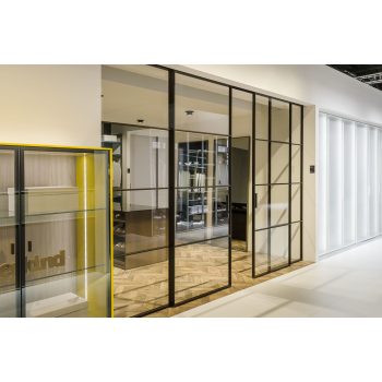 Loft stílusú tolóajtók, üvegfalak
